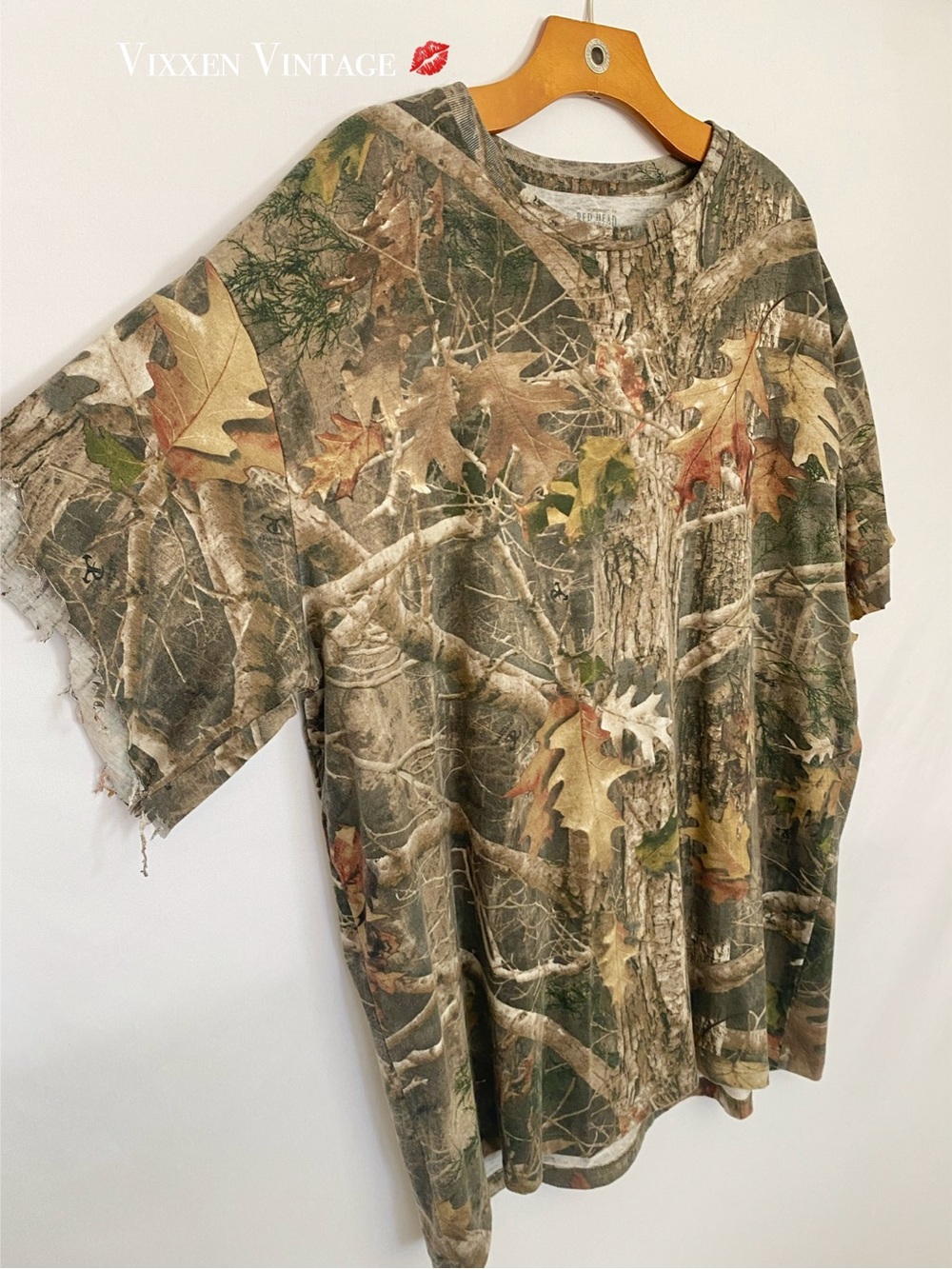 REDHEAD BRAND CO. DISTRESSED HUNTING CAMO TEE IN TRUETIMBER KANATI